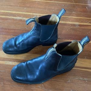 Men’s size 10 blundstones